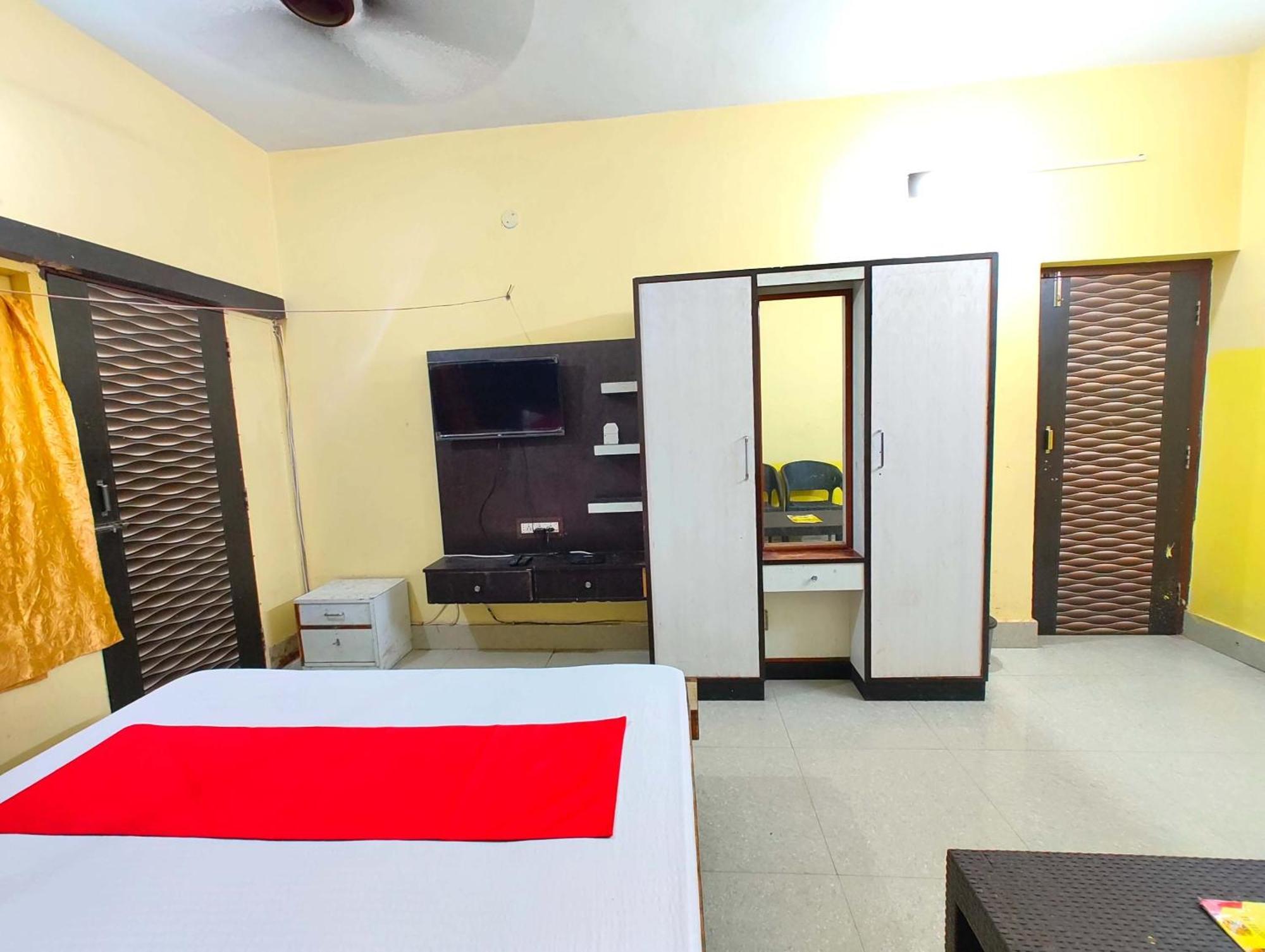 Hotel Moon Ct Road Near Sea And Jagannath Temple - Fully Air Conditioned - Good And Spacious - Excellent Service Recommended Puri